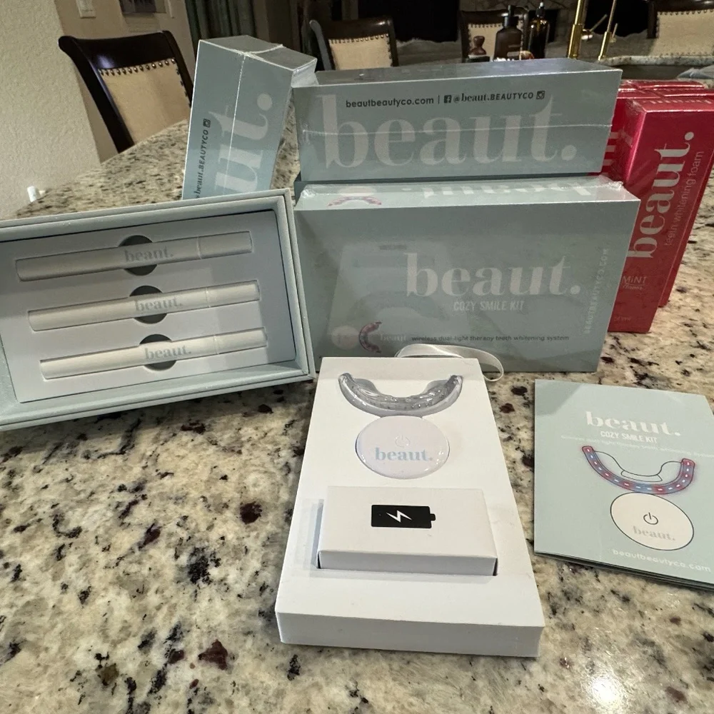✨ Teeth Whitener Smile Bundle ✨ - Picture 3 of 5